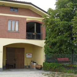 Cascina Albano - The tasting room (and parking)