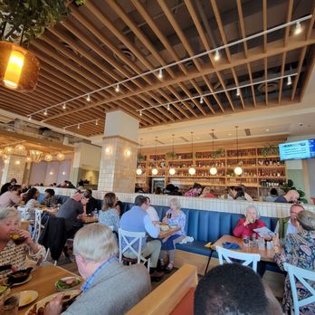 Tupelo Honey Southern Kitchen & Bar - Sunday brunch crowd - New American Near Me - Huntsville, Alabama Tupelo Honey Southern Kitchen & Bar - Sunday brunch crowd - New American Near Me - Huntsville, Alabama