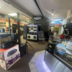 HiWay HiFi - Interior