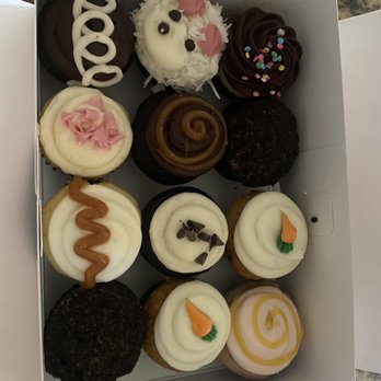 Dots Cafe - Mini cupcakes - Cafes Near Me - Pasadena, California