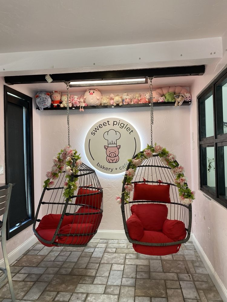 Sweet Piglet Bakery Cafe