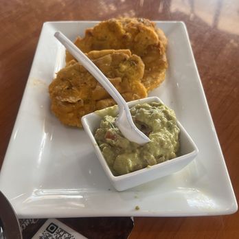 El Rinconcito Colombiano 3 - Tostones with Guacamole - Colombian Near Me - Lake Worth, Florida