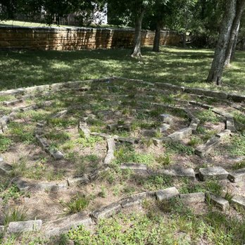 Salado Sculpture Garden - maze - Botanical Gardens Near Me - Salado, Texas Salado Sculpture Garden - maze - Botanical Gardens Near Me - Salado, Texas