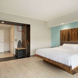 Tru by Hilton York - Guest room