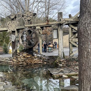 Dollywood - Amusement Parks Near Me - Pigeon Forge, Tennessee