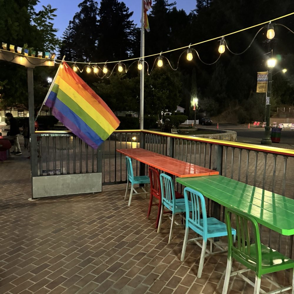 Smart Pizza - Outdoor dining - Pizza Near Me - Guerneville, California