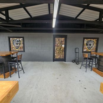 The Grub Shack - Additional outside seating - Barbeque Near Me - Ridgeville, South Carolina The Grub Shack - Additional outside seating - Barbeque Near Me - Ridgeville, South Carolina