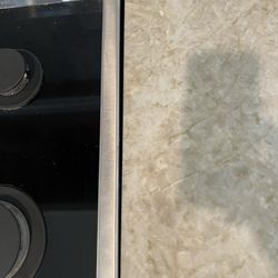 Stone Interiors Alabama - The stove should slightly hang over the countertop and they cut it too big to where there's a gap.