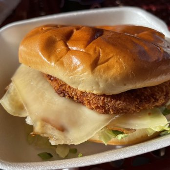 La Beau's - Chicken club sandwich - Burgers Near Me - Garden City, Utah