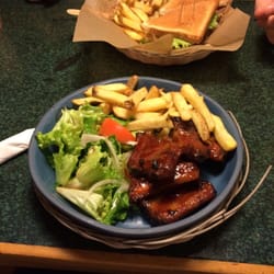 Crazy Wolf - Des spare ribs sauce BBQ et un club sandwich.