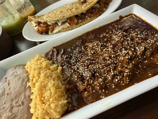 Quesadilla La Reina del Sur by null