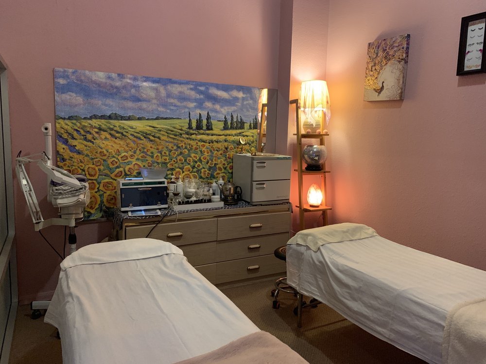 Annie's Revival Skincare Studio Logo