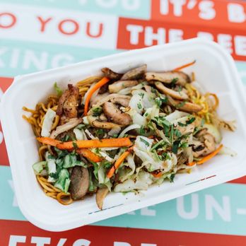 Off the Grid Salesforce Tower - Chicken chowmein from Momolicious - Food Trucks Near Me - San Francisco, California