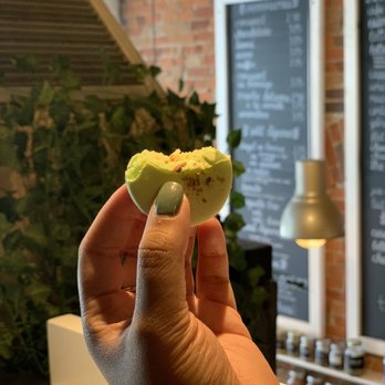 Bar à Beurre - Pistachio macaron - Patisserie/Cake Shop Near Me - Montreal, Quebec Bar à Beurre - Pistachio macaron - Patisserie/Cake Shop Near Me - Montreal, Quebec