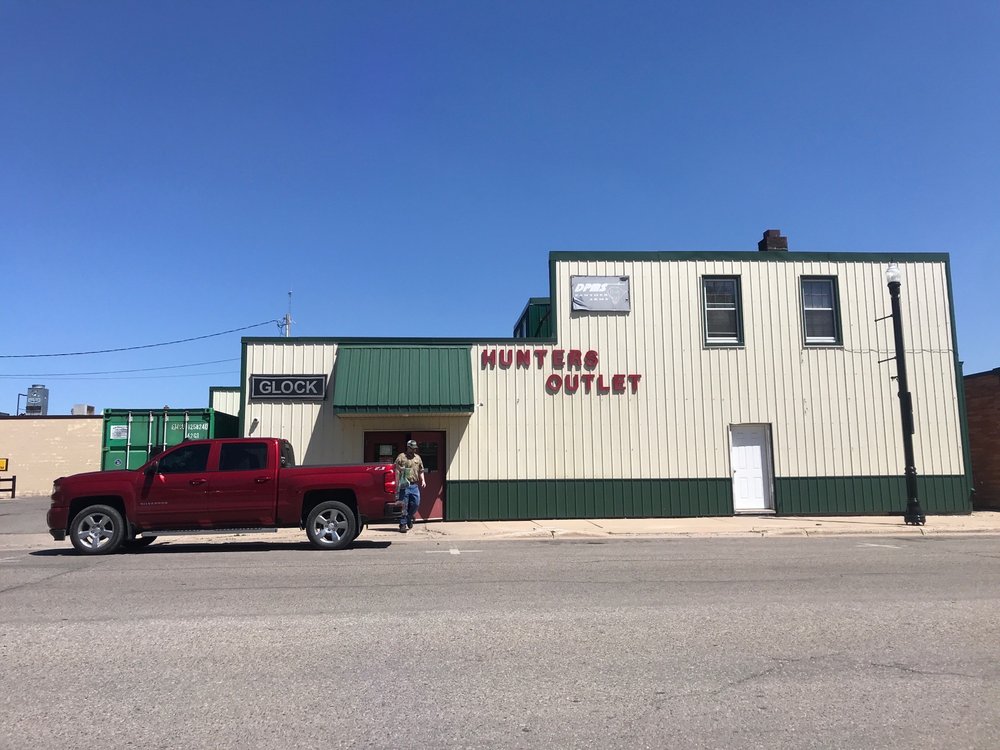 HUNTERS OUTLET Updated September 2024 206 Knight Ave N, Thief River