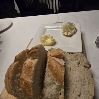 Tony's of Cincinnati - Italian bread - Steakhouses Near Me - Cincinnati, Ohio Tony's of Cincinnati - Italian bread - Steakhouses Near Me - Cincinnati, Ohio