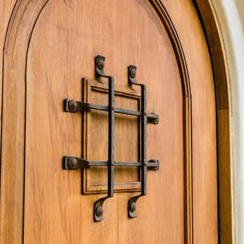 Su Nido Inn - Entrance Doors - Hotels Near Me - Ojai, California