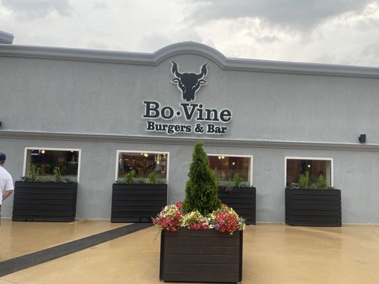 Bo.Vine Burgers & Bar by null