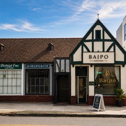 Front entrance of Baipo Wellness in Los Feliz, specializing in Thai Massage, Deep Tissue Massage, Aroma Oil Massage, and Combination Massage
