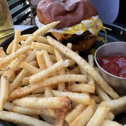 Breakfast burger with fries Breakfast burger with fries