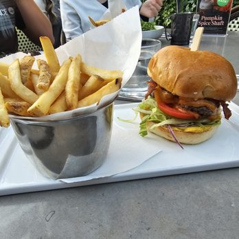 Haven Kitchen + Bar - Haven Burger - Cocktail Bars Near Me - Langley City, British Columbia