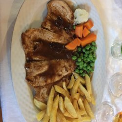 La Teja - Freshly cooked chicken served in a Málaga wine sauce with great fries and veggies!