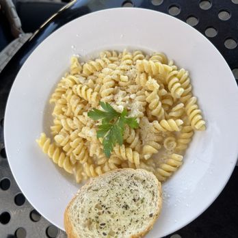 Caffe Paradiso - Pasta Alfredo - Cafes Near Me - Brentwood, California
