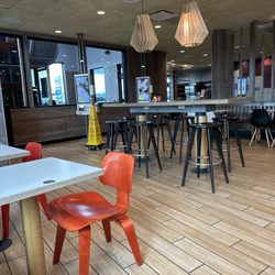 McDonald's - Charge bar is a nice touch