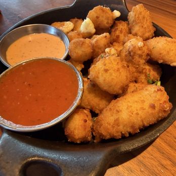 Lazy Dog Restaurant & Bar - Cheddar Cheese Curds - Comfort Food Near Me - Aurora, Colorado