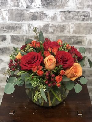 Fall Flowers - Traditional and modern arrangements made with a fall and autumn inspiration Fall Flowers - Traditional and modern arrangements made with a fall and autumn inspiration