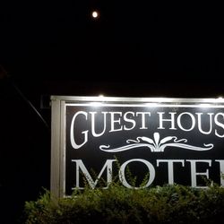 Guest House Motel
