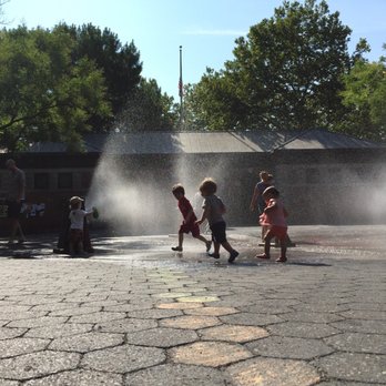 Carroll Park - Sprinkler fun - Parks Near Me - Brooklyn, New York