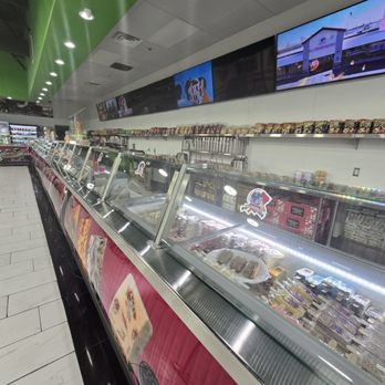 La Michoacana Premium - La Michoacana: huge floor plan - Ice Cream & Frozen Yogurt Near Me - Lawndale, California