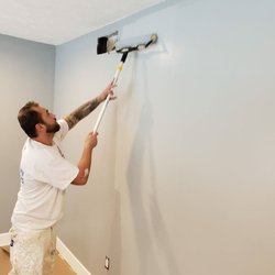 Pop's Painting - Ventura professionally rolling a wall with an 18" Golden Eagle Purdy Roller