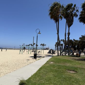 Cabrillo Marine Aquarium - Park near the parking area - Aquariums Near Me - San Pedro, California