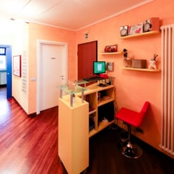 Dott. Vincenzo Frappampina - Ingresso con postazione dell'addetta al ricevimento
