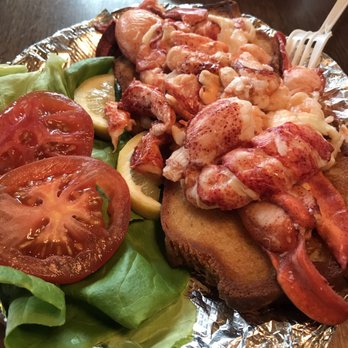 Red's Eats - Gluten free bread instead of the lobster "roll". Excellent! - Seafood Near Me - Wiscasset, Maine