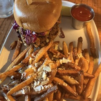 District Kitchen & Bar - New American Near Me - Pittsfield, Massachusetts