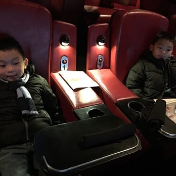 AMC Grapevine Mills 24 - Spacious recliner seat, plus good drinks, and excellent food - Cinema Near Me - Grapevine, Texas