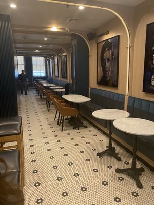 Harry's Side Bar by null