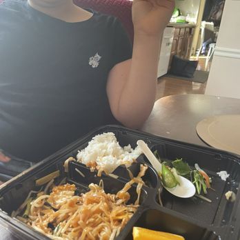 Get The Pho Out - Chicken pad Thai, rice, oranges, empty spot where there was a mini bahn mi. - Vietnamese Near Me - Kettering, Ohio Get The Pho Out - Chicken pad Thai, rice, oranges, empty spot where there was a mini bahn mi. - Vietnamese Near Me - Kettering, Ohio