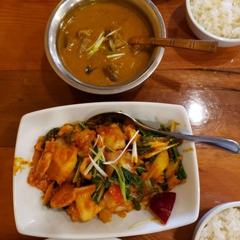 White Yak Restaurant - Chicken Shatrak Tibetan Style Curry (Beef) - Himalayan/Nepalese Near Me - Philadelphia, Pennsylvania White Yak Restaurant - Chicken Shatrak Tibetan Style Curry (Beef) - Himalayan/Nepalese Near Me - Philadelphia, Pennsylvania