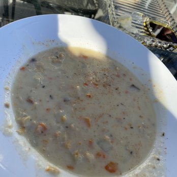 Humboldt Bay Bistro - Clam chowder - New American Near Me - Eureka, California