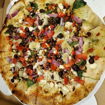 Farrelli's Pizza - Mama's Mediterranean pizza 16" - Pizza Near Me - Sumner, Washington