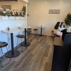 Taste & Tell Lounge - Interior