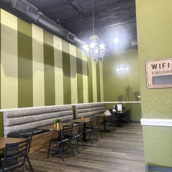 Gorilla Nutz - Dining area - Chicken Wings Near Me - Arlington, Texas