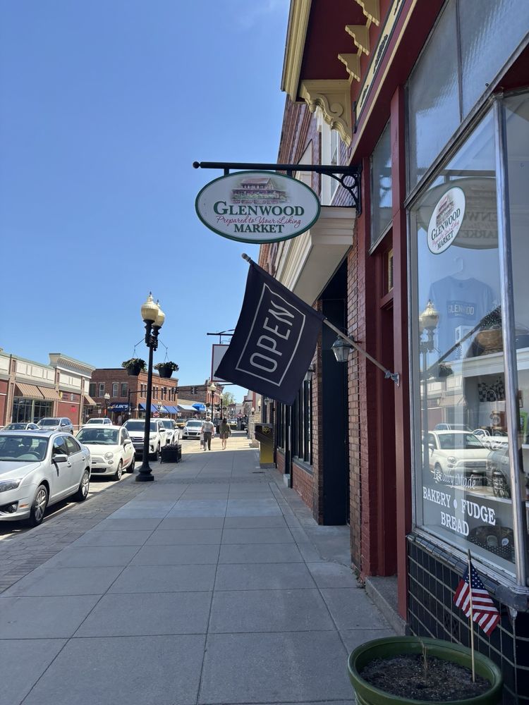 Glenwood Market Logo