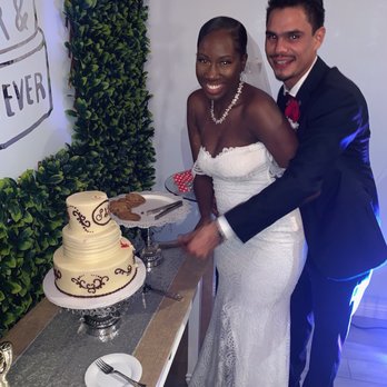 SusieCakes - Cake cutting! - Desserts Near Me - Manhattan Beach, California SusieCakes - Cake cutting! - Desserts Near Me - Manhattan Beach, California