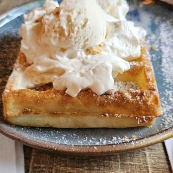 't Nieuw Walnutje - Waffle w/cream and ice cream - Restaurants Near Me - Bruges, VWV 't Nieuw Walnutje - Waffle w/cream and ice cream - Restaurants Near Me - Bruges, VWV