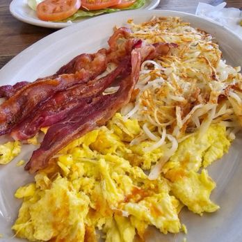 Brandon's Diner - Bacon and 2 Eggs Plate Hash Browns Tomatoes - Diners Near Me - Moreno Valley, California